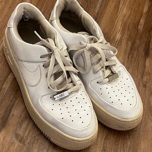 GUC Womens White NIKE Air Force 1's Tennis Shoes Sneakers Size 8.5